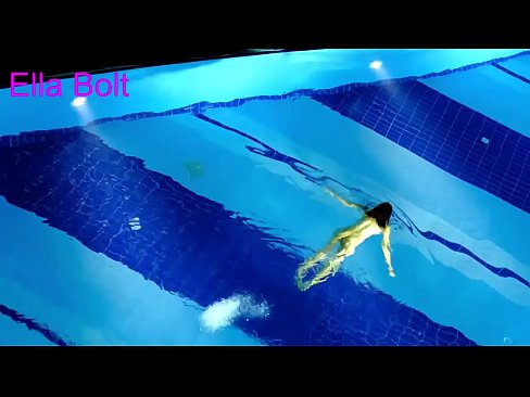 ❤️ Non podo deixar de mirar, unha moza loira que é sorprendida nadando espida na piscina do resort ELLA BOLT Vídeo porno en % gl.javarchive.top % ❌❤