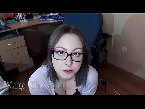 ❤️ Moza sexy con lentes chupa un consolador profundamente ante a cámara Vídeo porno en % gl.javarchive.top % ❌❤